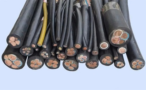 電力電纜絕緣層中的電場(chǎng)分布(圖1)